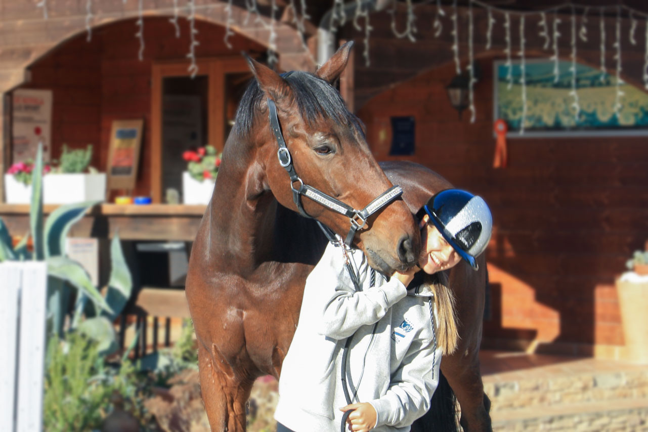 Fida completa di equitazione con cavallo al Centro Equestre