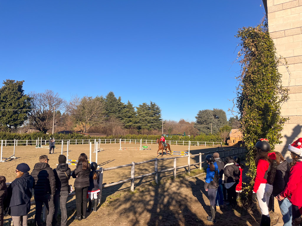 atmosfera del concorso sociale di natale scuola di equitazione rocca academy