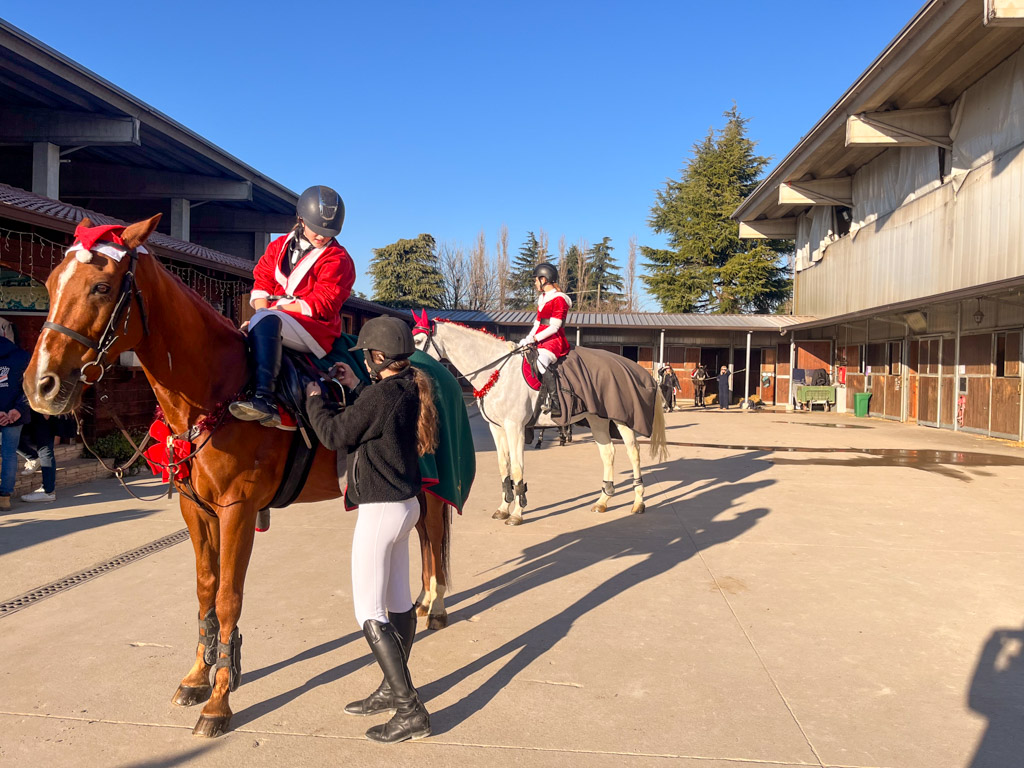 bambini e cavalli protagonisti del concorso sociale di natale a carate brianza