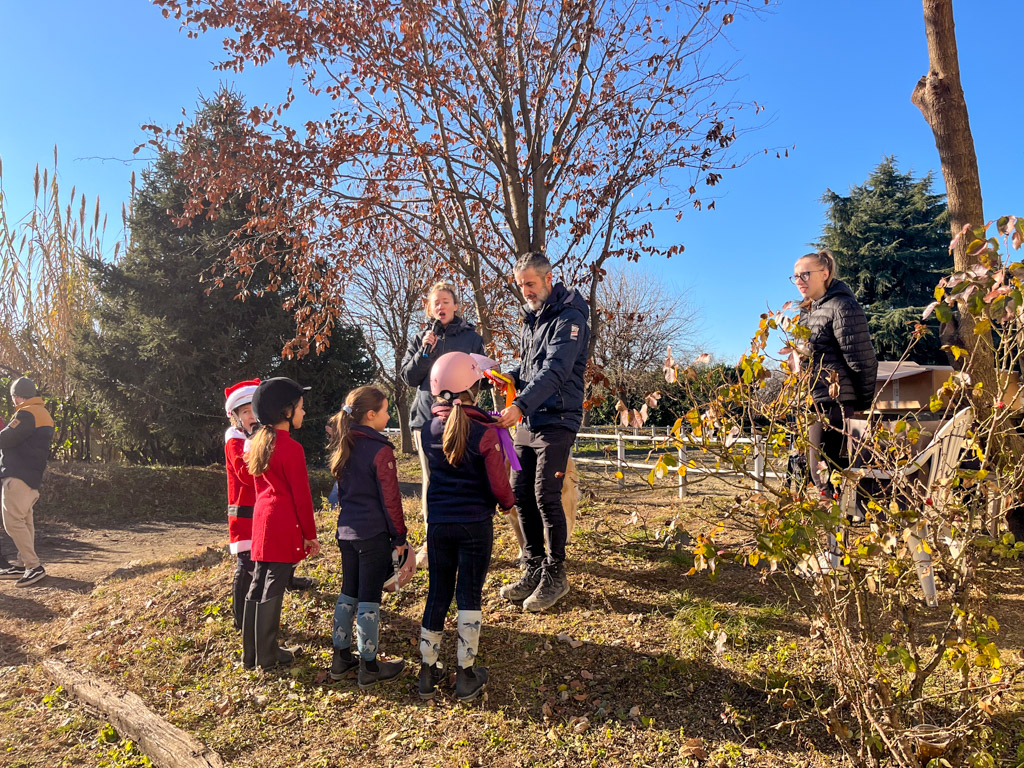 gara di salto ostacoli per bambini al concorso sociale rocca academy