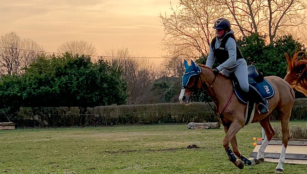 Cavallo e cavaliere durante allenamento cross country Rocca Academy